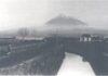 Na Ribeira da Conceição, a porcaria continua Imagem da ribeira da Conceição, provavelmente alguns anos depois de os muros serem construídos.