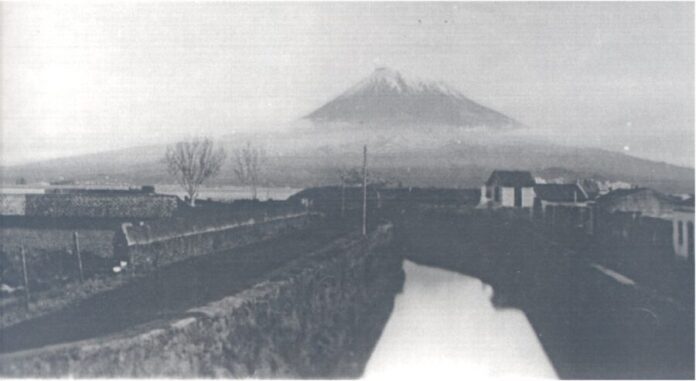 Ribeira Imagem da ribeira da Conceição, provavelmente alguns anos depois de os muros serem construídos.