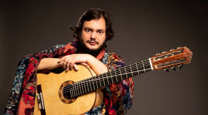 Violonista Yamandu Costa pela primeira vez nos Açores DR