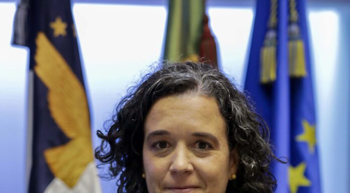Escola dos Açores vão receber 710 mil euros em novos computadores e tablets