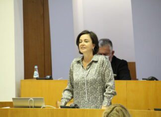 PS questiona Governo Regional sobre obras no auditório da Escola Manuel de Arriaga e contratação de assistentes operacionais