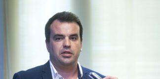 Governo Regional discrimina Juntas de Freguesia, denuncia Tiago Branco
