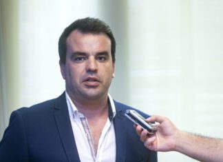 Governo Regional discrimina Juntas de Freguesia, denuncia Tiago Branco