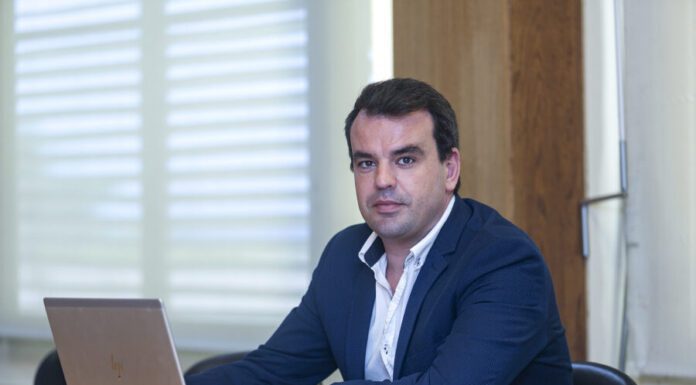 Tiago Branco classifica como “ofensiva” a proposta da ANA VINCI de redução da pista do aeroporto da Horta