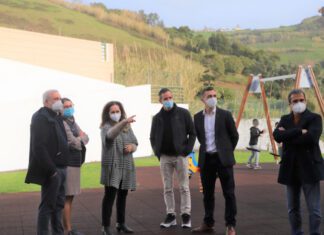 Executivo visita Escola da Vista Alegre e o Jardim de Infância da Praia do Almoxarife