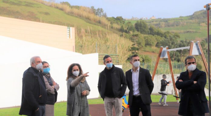 Executivo visita Escola da Vista Alegre e o Jardim de Infância da Praia do Almoxarife