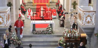 Câmara Municipal da Horta cumpre Voto do Senhor Santo Cristo