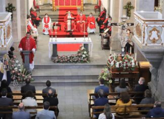 Câmara Municipal da Horta cumpre Voto do Senhor Santo Cristo