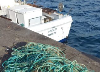 Pescadores na luta contra o lixo marinho