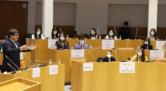 Jovens faialenses participaram no Parlamento dos Jovens