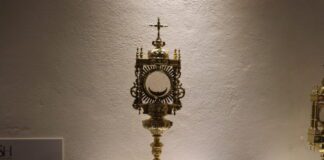 Inaugurada exposição de Custódias do Faial