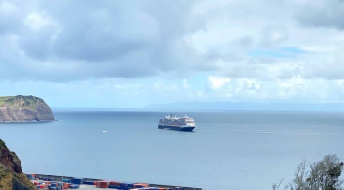 Navio de cruzeiro “Rotterdam” fez escala no Porto da Horta