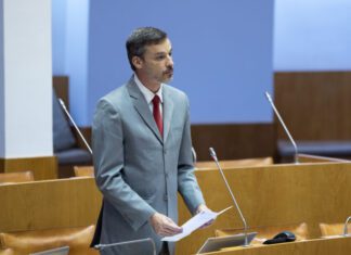 CDS-PP quer repor justiça nas pensões de antigos trabalhadores da Base das Lajes