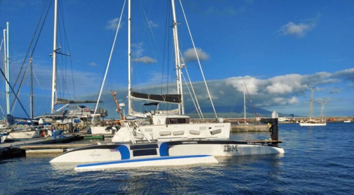 Embarcação não tripulada pela primeira vez na marina da Horta