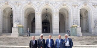Presidente da Câmara reúne com deputados na Assembleia da República