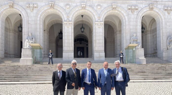 Presidente da Câmara reúne com deputados na Assembleia da República