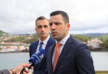 Secretário Regional do Ambiente e Alterações Climáticas visita os trabalhos de remoção de algas da Praia de Porto Pim