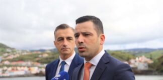 Secretário Regional do Ambiente e Alterações Climáticas visita os trabalhos de remoção de algas da Praia de Porto Pim