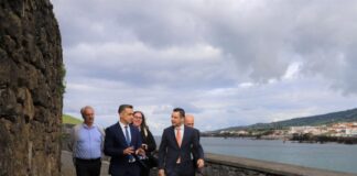 Presidente da Câmara Municipal e Secretário Regional do Ambiente visitam Praia do Porto Pim
