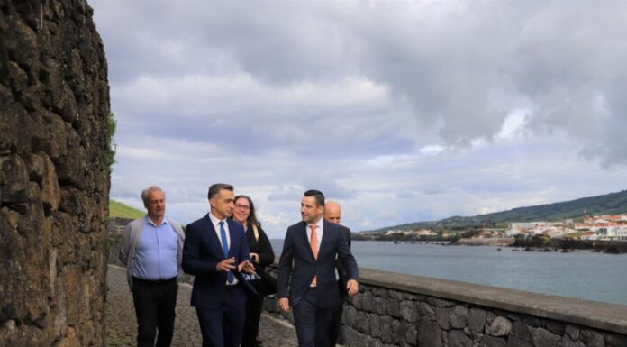 Presidente da Câmara Municipal e Secretário Regional do Ambiente visitam Praia do Porto Pim