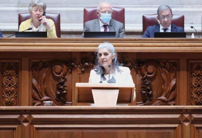 Deputada Isabel Rodrigues