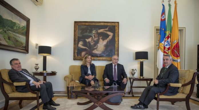 Presidente do Conselho de Administração do Novo Banco dos Açores apresenta cumprimentos a Pedro Nascimento Cabral