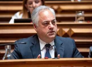 Passes gratuitos – Paulo Moniz entrega iniciativa para inclusão de estudantes açorianos