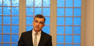 Presidente da Câmara considera inaceitável situação atual da Praia do Porto Pim