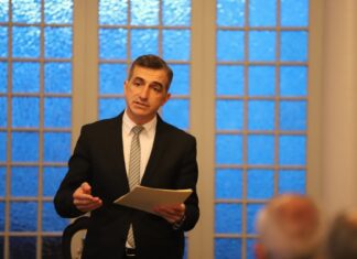 Presidente da Câmara considera inaceitável situação atual da Praia do Porto Pim