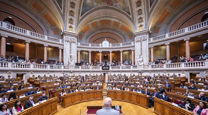 Presidente da Assembleia felicita prestação dos alunos açorianos do ensino secundário na sessão nacional do Parlamento dos Jovens