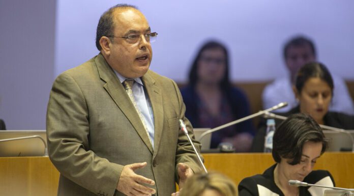 Presidentes de Junta de Freguesia que trabalhem na administração pública devem acumular o vencimento de autarca, defende PS