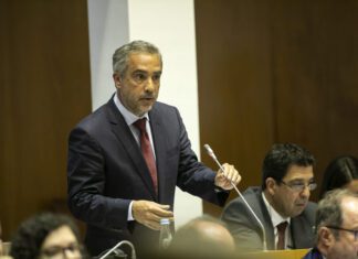 Plenário -Governo Regional já podia ter pago o subsídio de caducidade aos professores dos Açores, salientou Rodolfo Franca