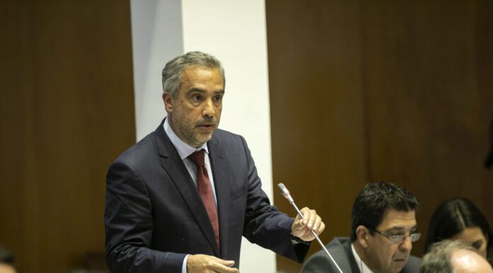 Plenário -Governo Regional já podia ter pago o subsídio de caducidade aos professores dos Açores, salientou Rodolfo Franca