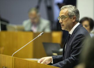 Plenário – Proposta do PS assegura mais recursos humanos para as escolas dos Açores, realça Rodolfo Franca