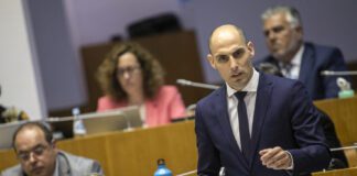 Plenário – Governo Regional confirmou que não foi a Comissão Europeia a propor a alienação de 51% da SATA, realçou Carlos Silva