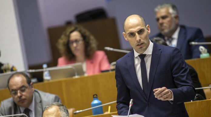 PS pede divulgação do relatório e esclarecimentos urgentes do Presidente do júri da privatização da Azores Airlines