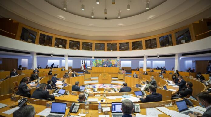 Anda comigo discutir os aviões: o passado e o futuro da SATA marcaram o debate no Parlamento
