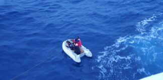 Marinha coordena resgate de 4 pessoas a bordo de veleiro