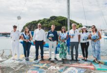 Velejadores recebidos com hortênsias e produtos locais