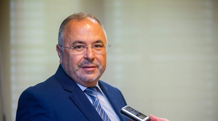 José Ávila acusa Governo Regional de “falta de competência” na gestão da quota da Veja