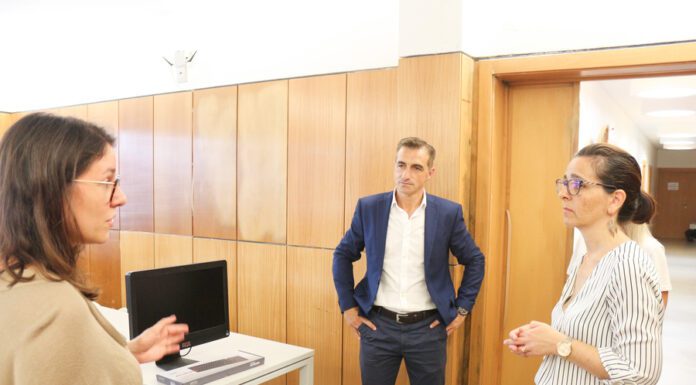 CM Horta oferece computadores a escolas
