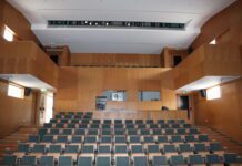 Auditório aos pedaços
