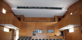 Auditório aos pedaços