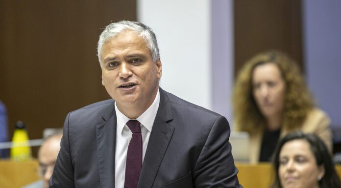Vasco Cordeiro diz que Acordo de Parceria Estratégica do Governo dos Açores é pouco ambicioso e deixou de fora 24 parceiros sociais