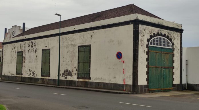 Clube Naval da Horta | “Locomotiva” abriga material