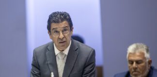 Sobram as desculpas, a falta de vontade e a incompetência para avançar com a reparação do porto das Lajes das Flores