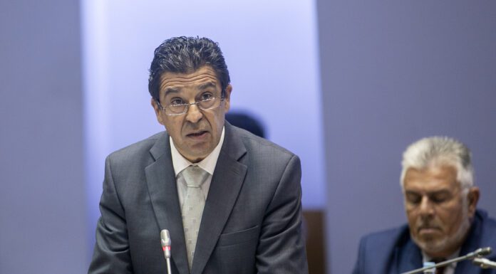 Sobram as desculpas, a falta de vontade e a incompetência para avançar com a reparação do porto das Lajes das Flores