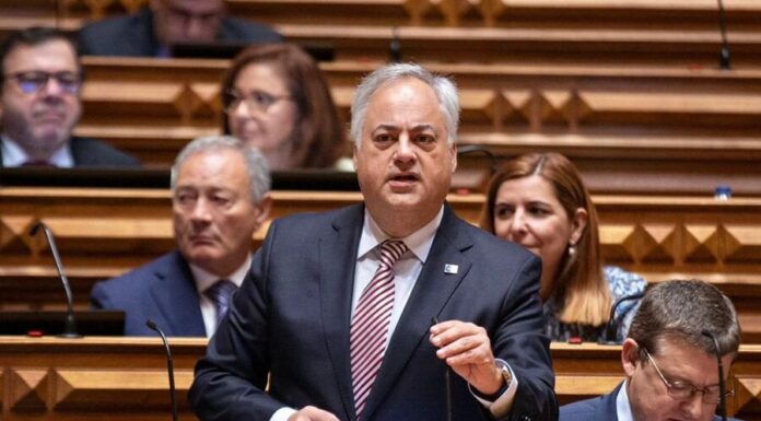 Paulo Moniz questiona Ministro sobre exclusão do Aeroporto da Horta do PO2030