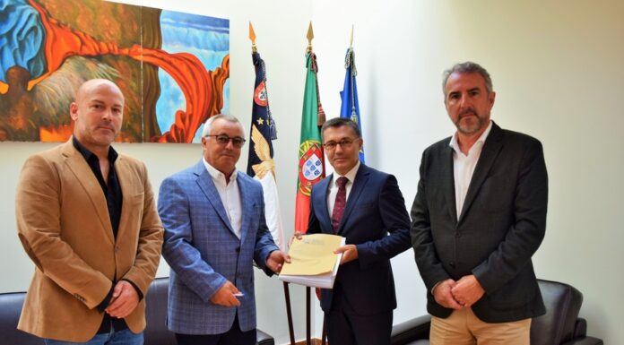 Federação das Pescas dos Açores entrega petição com 1768 assinaturas na Assembleia Legislativa da Região Autónoma dos Açores