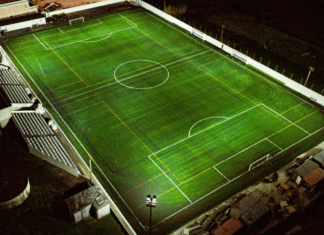 Futebol | FC Flamengos tem novo piso sintético